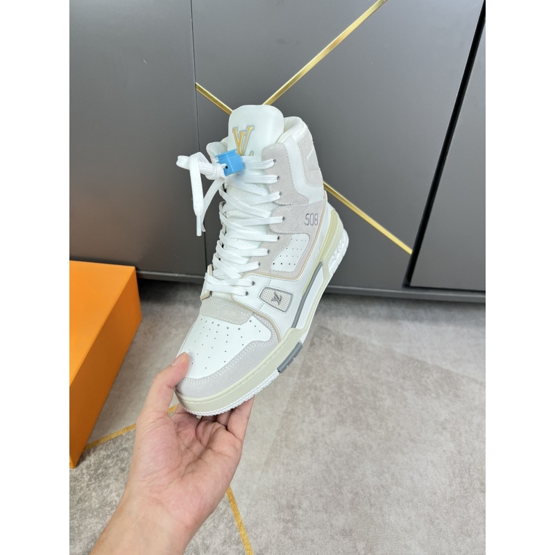 l**is V*t*n sneakers